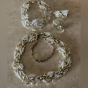 Vintage Tara Leaf & Vine
Necklace & Bracelet & clip Earrings Set